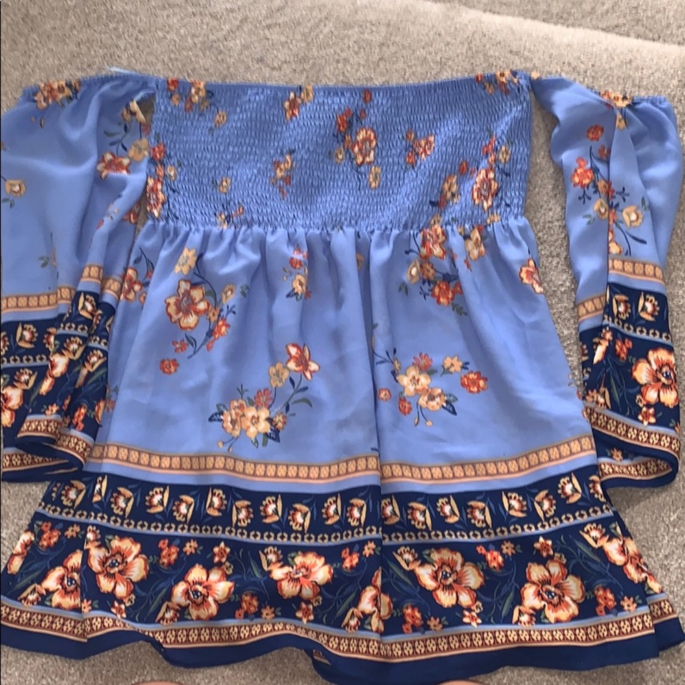 Great floral top!!